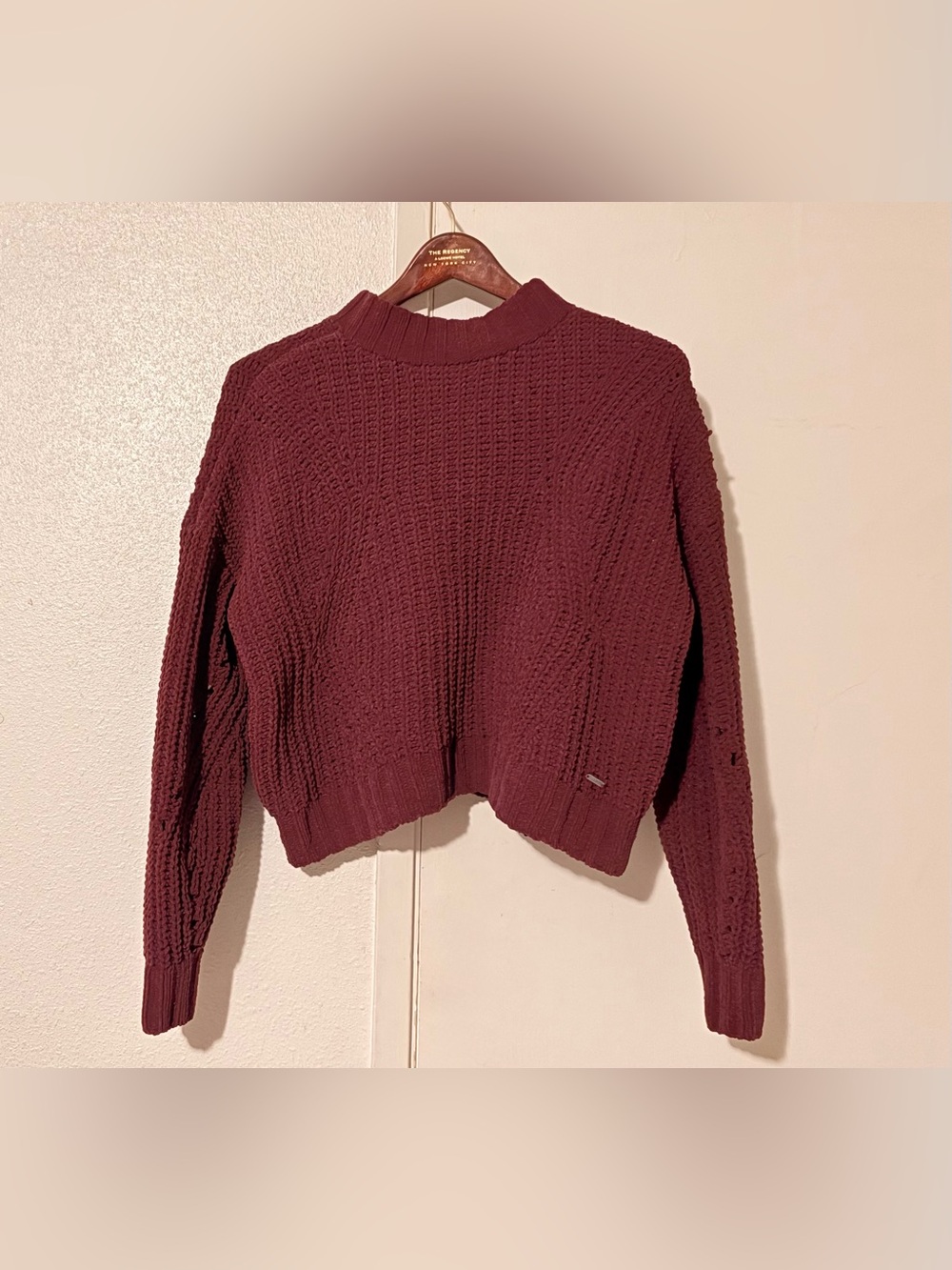 Hollister Woman’s Small Burgundy Cropped Chunky Crewneck Long Sleeve Sweater